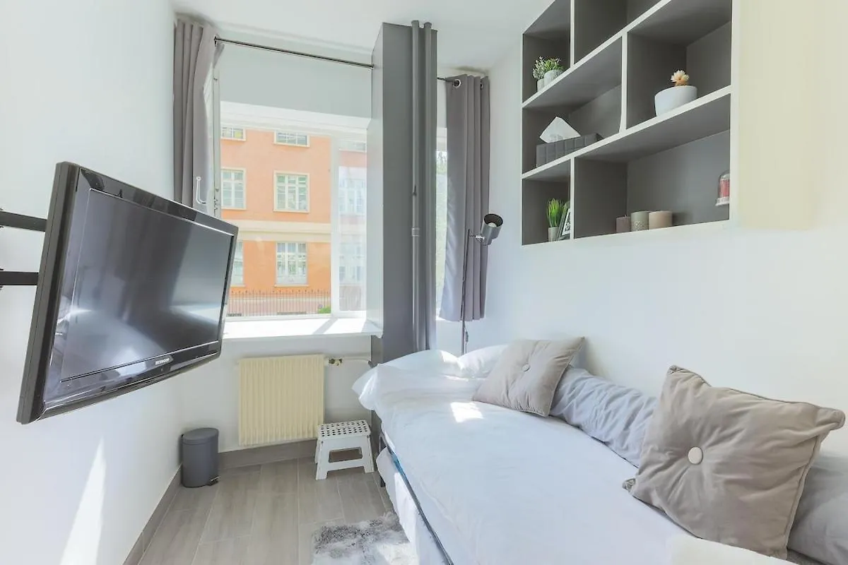 Lovely Studio In Paris XVI contacts